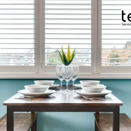 Stylish 1 Bed Apt , Central , Pkg, Perfect For Long Stays Egham Luaran gambar