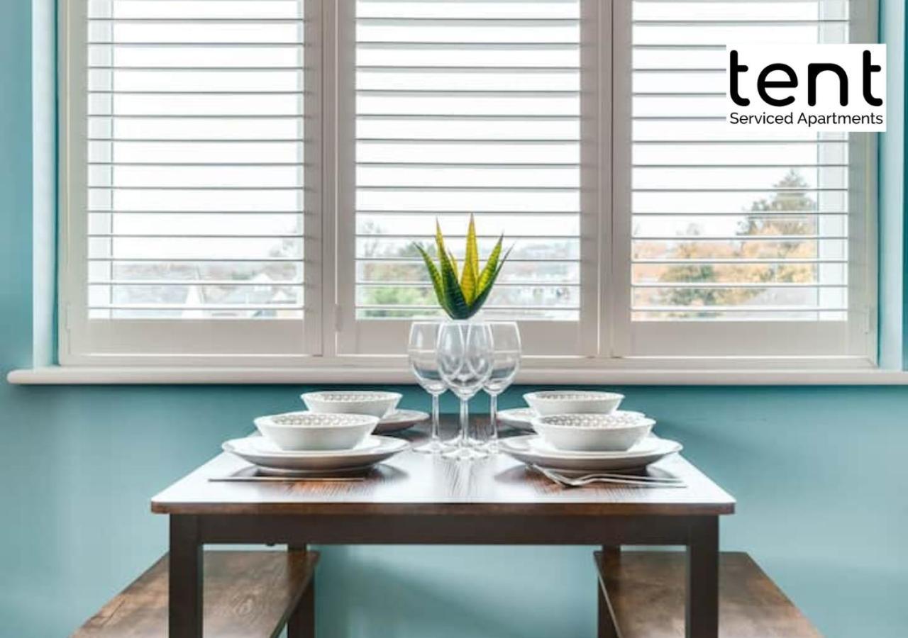 Stylish 1 Bed Apt , Central , Pkg, Perfect For Long Stays Egham Luaran gambar