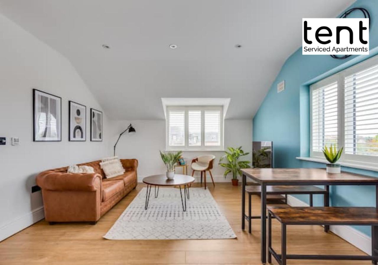 Stylish 1 Bed Apt , Central , Pkg, Perfect For Long Stays Egham Luaran gambar