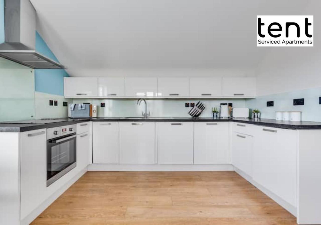 Stylish 1 Bed Apt , Central , Pkg, Perfect For Long Stays Egham Luaran gambar